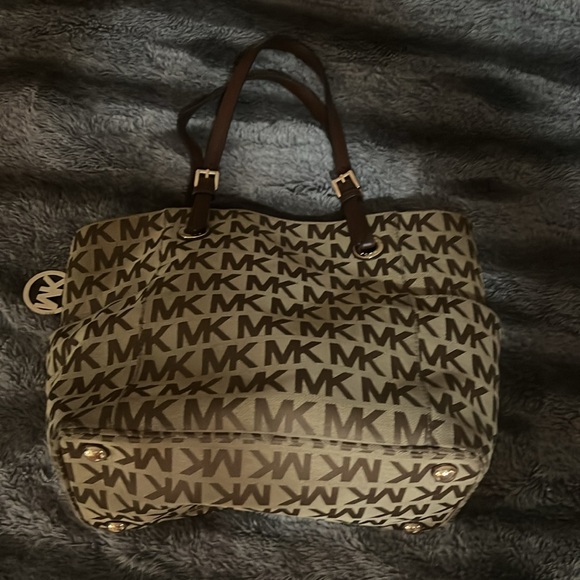 Michael Kors Signature Tote Good used condition - Picture 4 of 8